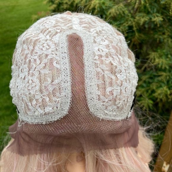 Pink lace front wig - Picture 5 of 6